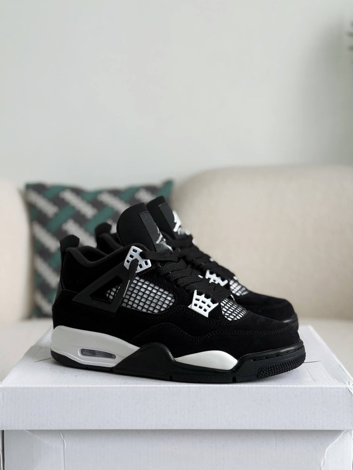 Nike Air Jordan 4 Retro – Black and White “Oreo”