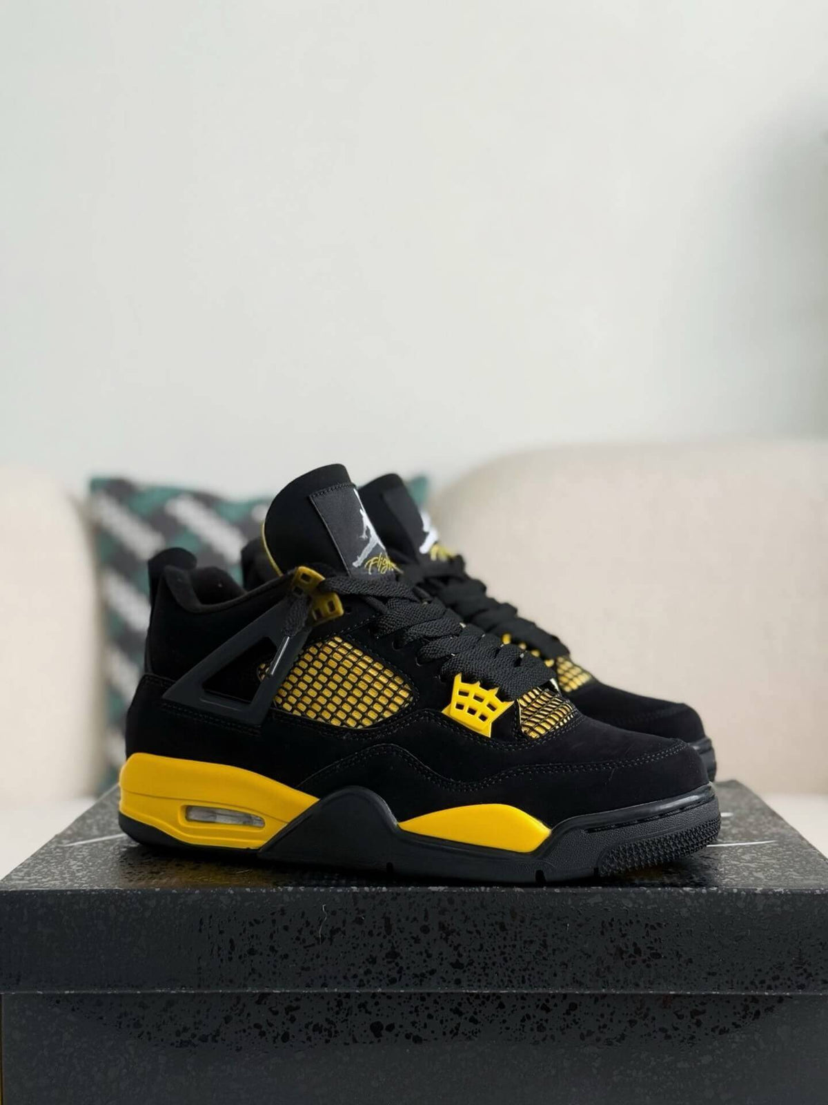 Nike Air Jordan 4 Retro Thunder -black & Yellow