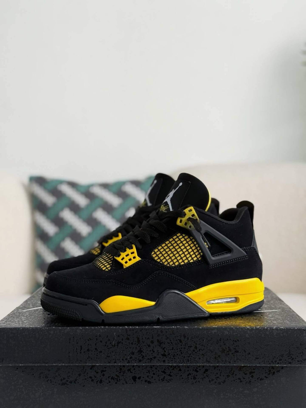 Nike Air Jordan 4 Retro Thunder -black & Yellow