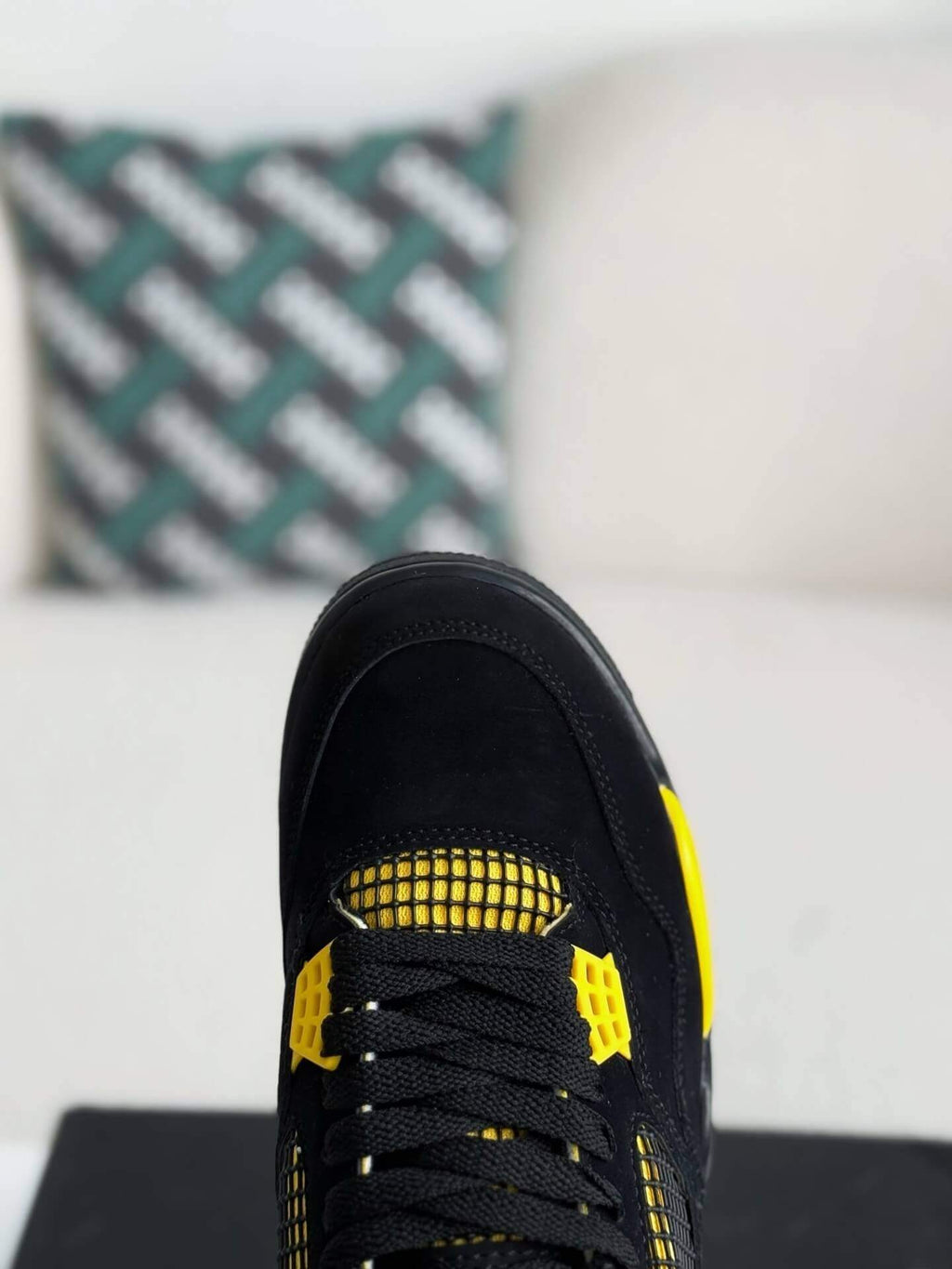 Nike Air Jordan 4 Retro Thunder -black & Yellow