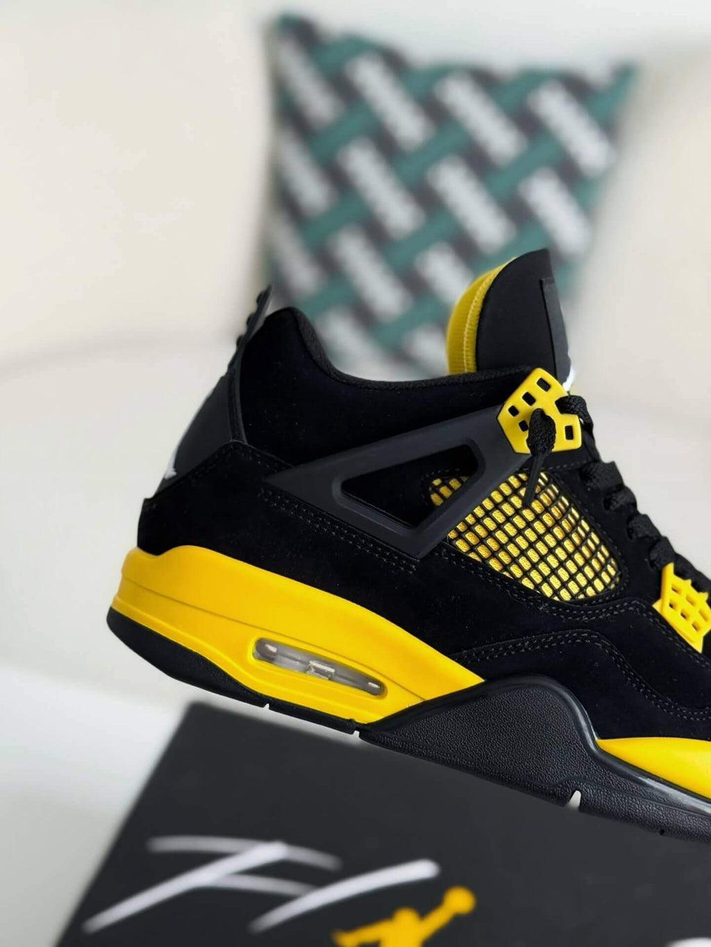Nike Air Jordan 4 Retro Thunder -black & Yellow
