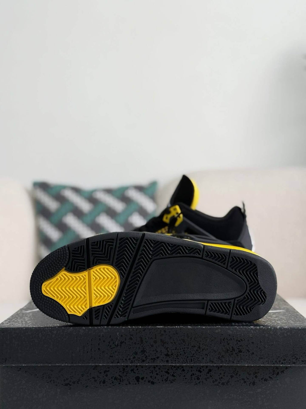 Nike Air Jordan 4 Retro Thunder -black & Yellow